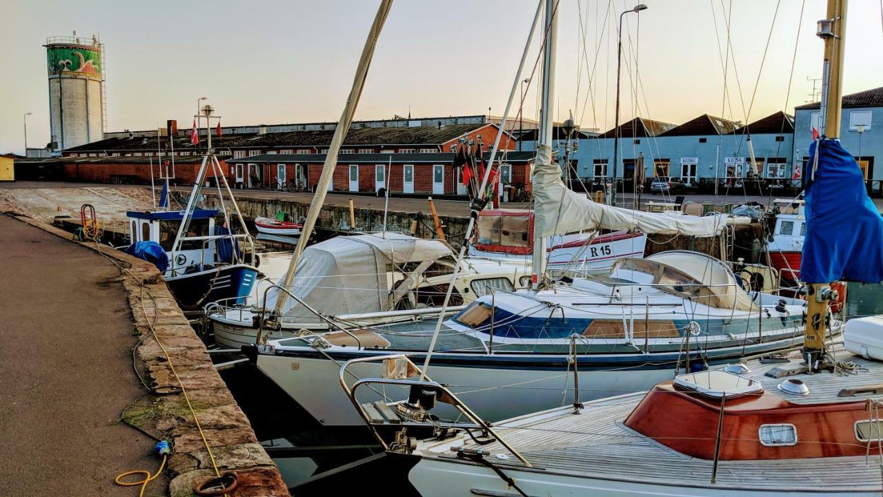Motel Harbour Sleep à Neksø Extérieur photo